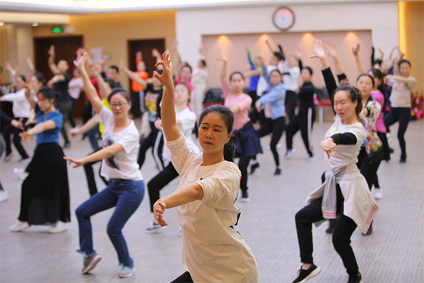 全国农民健身操舞教练员裁判员培训班在京举办